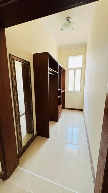 Walk-in wardrobe - Al Sadd residence